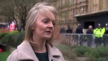 Truss: I'll back no-deal Brexit to keep negotiation leverage