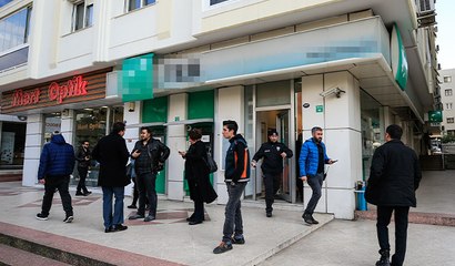 İzmir'deki banka soygunu güvenlik kamerasında