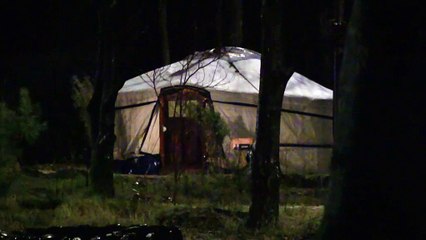 Jessie overhoord Myléne en Jens