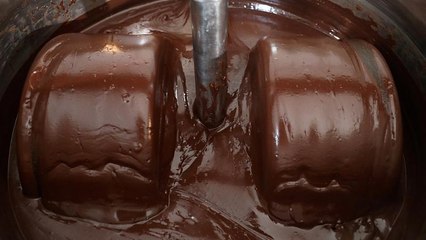 "Mon Choco" in Abidjan: Hier werden Kakaobohnen mit dem Fahrrad gemahlen