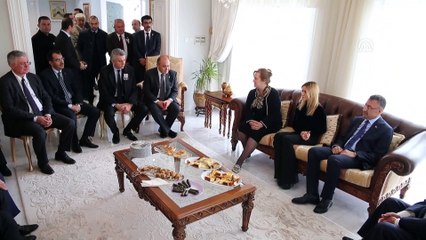 Cumhurbaşkanı Yardımcısı Oktay, İrsen Küçük’ün ailesine taziye ziyaretinde bulundu - LEFKOŞA