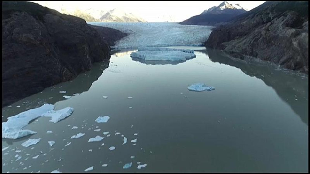 Au Chili, deux morceaux du glacier Grey se séparent à quelques semaines d'intervalle