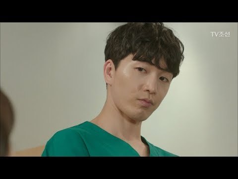 엄현경의 핸드폰을 몰래 만지다 들킨 이현진 [너의 등짝에 스매싱 21회] 20180109