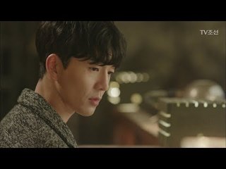 멀리서 엄현경을 바라보는 이현진 “보호해줘야 될 것 같아...” [너의 등짝에 스매싱 29회] 20180123