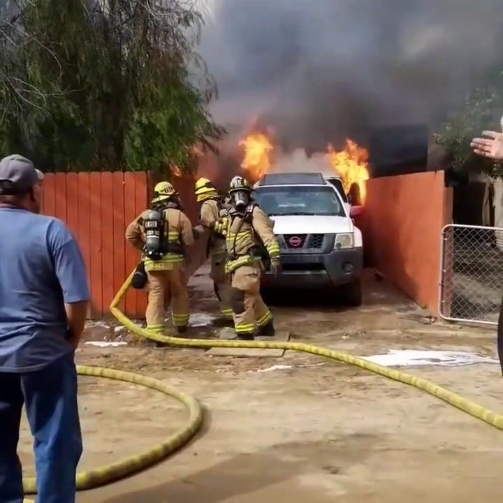 A man saves his dog from his house on fire (California)