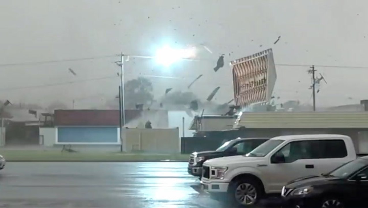 What It Looks Like Inside A Tornado - video Dailymotion