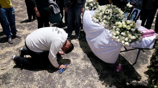 Grieving families weep for relatives at Ethiopia crash site