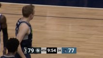 Canyon Barry throws down the alley-oop!