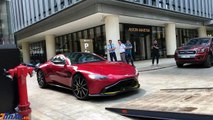 Vất vả như đưa siêu xe Aston Martin V8 Vantage 2018 vào -chuồng-