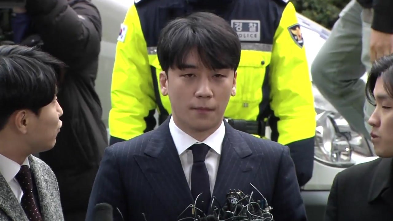 '성매매 알선' 피의자 가수 승리 경찰 출석 / YTN