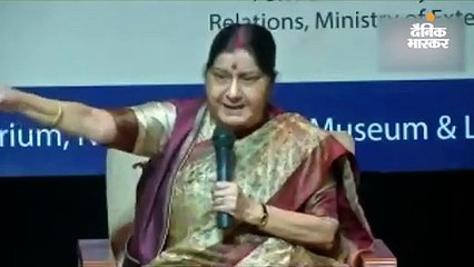 सुषमा ने कहा- इमरान इतने उदार हैं तो मसूद को सौंपें