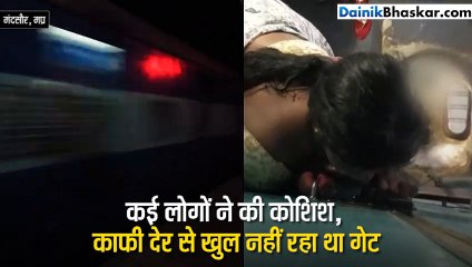 ट्रेन के टॉयलेट में फंसी विक्षिप्त महिला