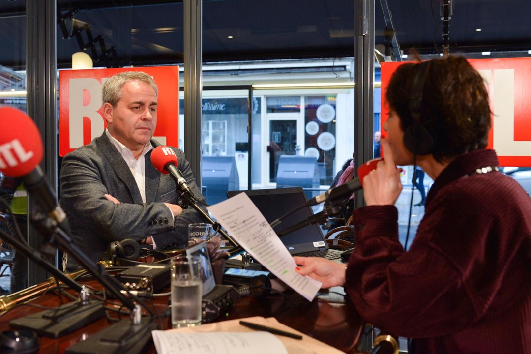 Xavier Bertrand répond aux auditeurs en direct...