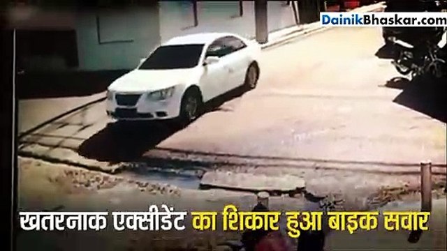 खतरनाक एक्सीडेंट का शिकार हुआ बाइक सवार