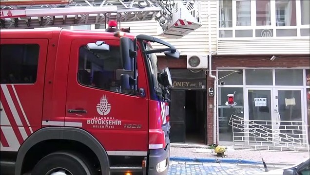 Evinde düşerek mahsur kalan yaşlı kadını itfaiye ekipleri kurtardı - İSTANBUL
