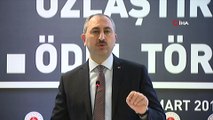 Adalet Bakanı Abdulhamit Gül: '2018 yılında 208 bin 14 dosya uzlaşmayla sonuçlandı. Aynı yıl 36 bin 882 dosya ön ödeme ile sonuçlanmış, 59 bin 320 dosyada ise kamu davasının açılmasının ertelenmesi kararı verilmiştir'