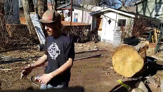 Lancer de couteau dans une canette