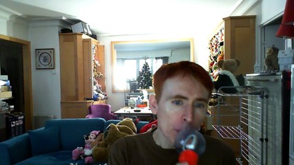 Wiwi égratigne "Figaro" de Luciano Pavarotti