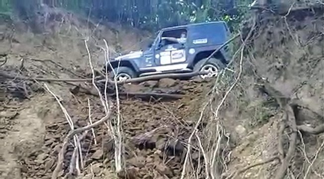 VÍDEO: La espectacular salvada in extremis de este Jeep Wrangler