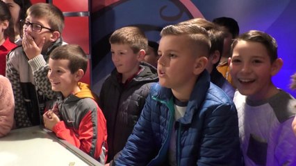 Nxënësit e shkollës "Dy Dëshmorët" vizitojnë Tv Syri Vision-Lajme