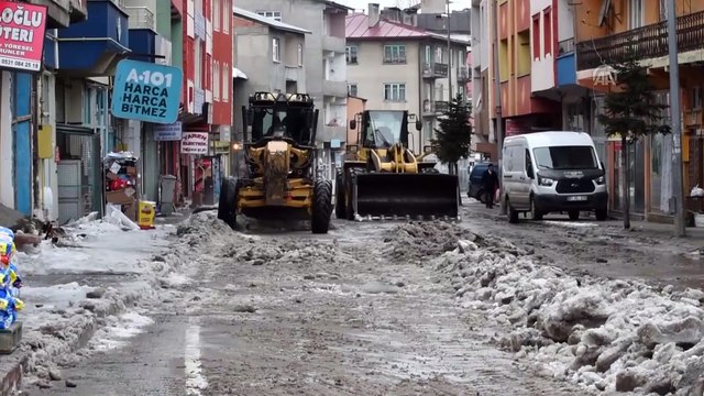 Doğu Anadolu'da ekiplerin baharda kar mesaisi - KARS