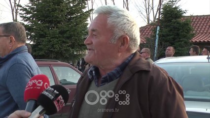 Ora News - "Rama ik", fermerët e Devollit hedhin mollët në rrugë