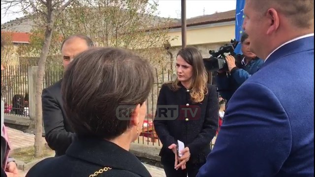 Report TV - Deputetja Rudina Hajdari shfaqet publikisht pas vendimit për të mos djegur mandatin