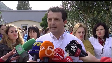 Ora News – Frikë nga dhuna, mjekët e Lezhës protestë për kolegun e tyre