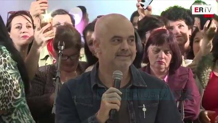 Rama kërcen me gratë e Fierit, PD tenton ti bllokojë rrugën - News, Lajme - Vizion Plus