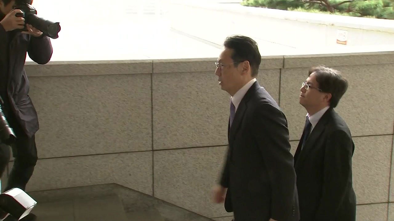 한일 "보복조치로 갈등 고조 바람직하지 않아" / YTN