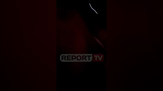 Digjet shtëpia në Korçë, banori: Zjarrfikësja erdhi me vonesë dhe nuk kishte ujë