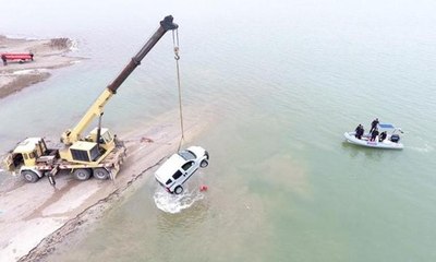 Aracıyla göle uçtu, cansız bedenine ulaşıldı