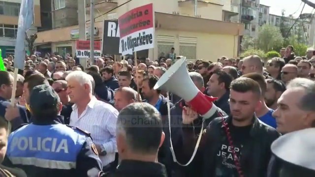 Pa koment - Rama drejt Fierit, i bllokohet rruga - Top Channel Albania - News - Lajme