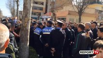 Report TV - PD protestë kundër Ramës në Fier, tension mes policisë dhe simpatizantëve