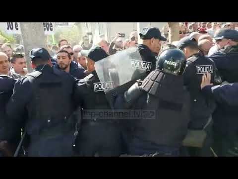 Pa koment - Rama në Fier, banorët i bllokojnë rrugën - Top Channel Albania - News - Lajme