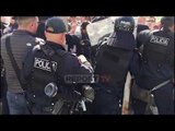 Report TV - Përplasja me protestuesit në Fier, plagoset njëri nga efektivët e policisë
