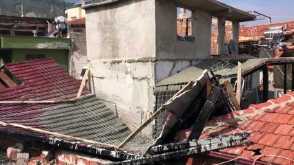 Çöken çatının altında kalan iki işçi yaralandı - DENİZLİ