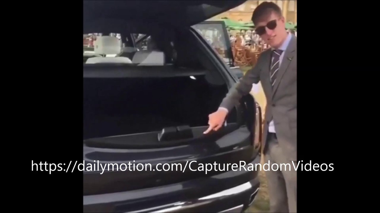 Intérieurs de luxe de voitures chères.