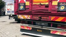 İkiz plakalı kamyonetler yan yana yakalandı