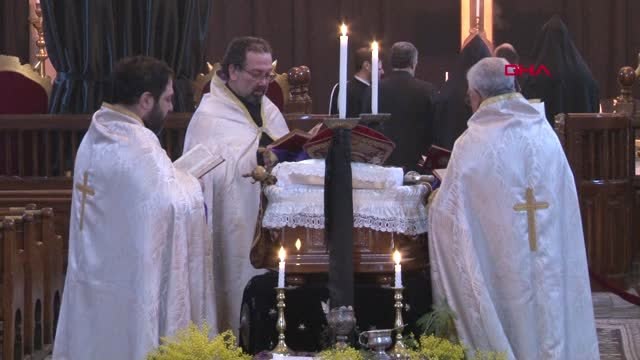İstanbul-Patrik Mutafyan'ın Naaşı Saygı Duruşu İçin Meryem Ana Kilisesi'nde Katafalka Konuldu