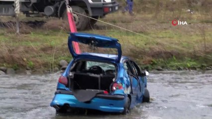 Ordu'daki kazada suya gömülen araç çıkartıldı