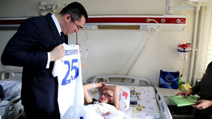 Vali Memiş Tıp Bayramında sağlıkçı ve hasta çocukların gönlüne dokundu - ERZURUM