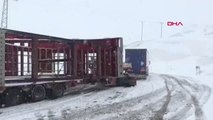 Bingöl Karlıova- Erzurum Yolu Kardan Kapandı, Araçlar Mahsur Kaldı