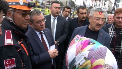 AK Parti Milletvekili Necip Nasır göçük alanında