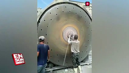 İnşaat işçilerinin kullandığı ilginç esnek balyoz