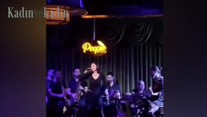 Cem Yılmaz çaldı, Defne Samyeli söyledi