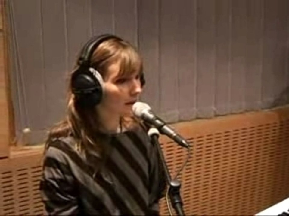 Cocoon - hey ya - live virgin radio 09.01.2008