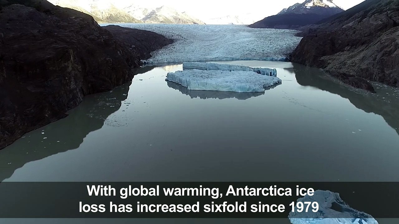 Chile: two icebergs break off from a glacier in Patagonia