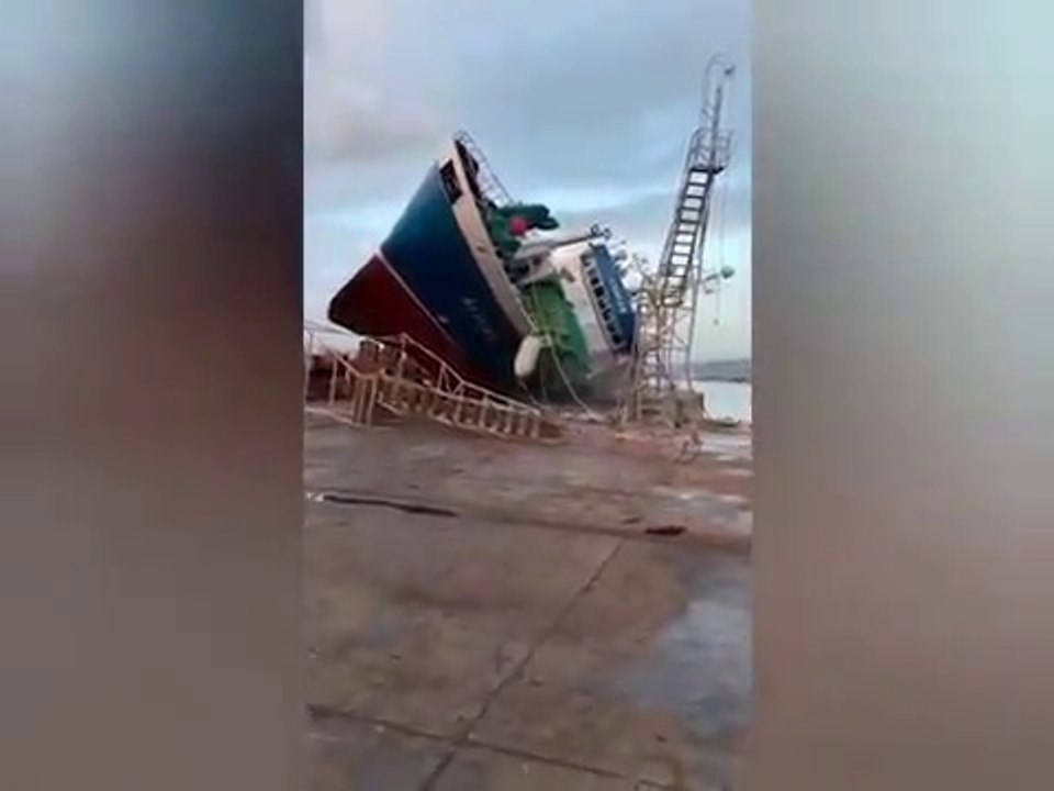Fall of a boat under repair