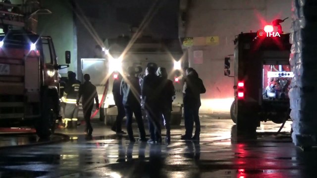 Diyarbakır’da köpük tabak fabrikasındaki yangın kısa sürede söndürüldü
